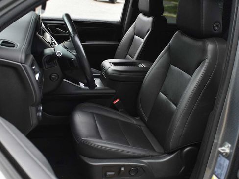 Used 2022 Chevrolet Tahoe LT w/ Luxury Package AWD/4WD image 8