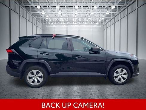 Used 2021 Toyota RAV4 LE AWD/4WD image 5