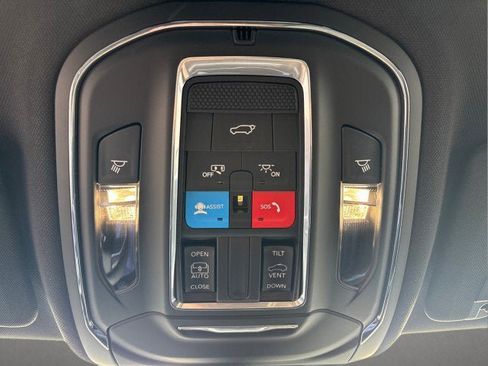 Used 2024 Jeep Grand Cherokee Laredo X w/ Luxury Tech Group I image 19