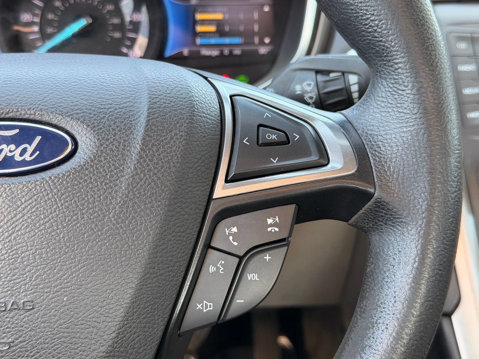 Used 2017 Ford Fusion SE FWD image 26