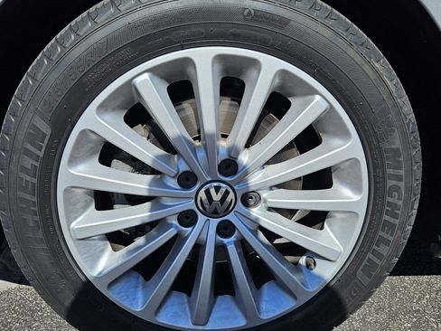 Used 2017 Volkswagen Passat 1.8T SE FWD image 14