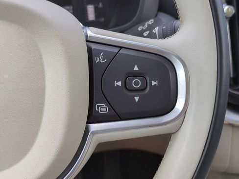 Used 2019 Volvo XC60 T5 Momentum w/ Premium Package image 27