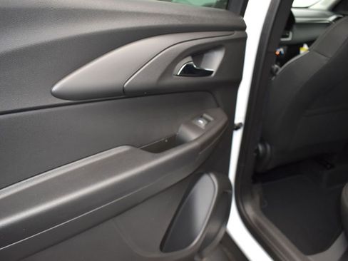 Used 2025 Chevrolet TrailBlazer LS w/ LS Convenience Package FWD image 15