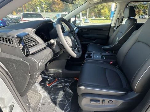 New 2026 Honda Odyssey Touring image 13