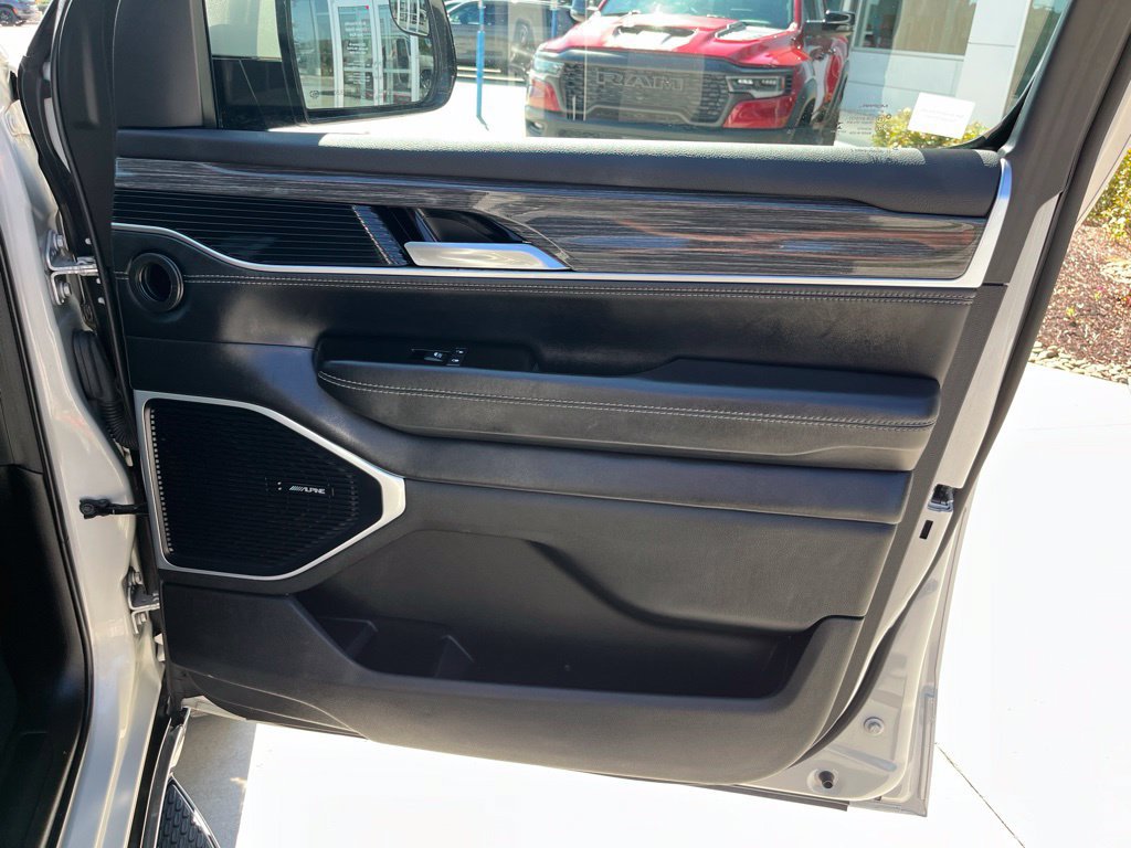 Used 2022 Jeep Wagoneer Series II RWD image 30