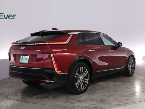 Used 2024 Cadillac Lyriq Luxury AWD/4WD image 3