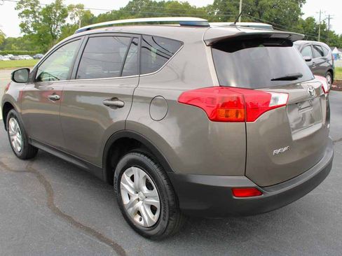 Used 2015 Toyota RAV4 LE FWD image 8