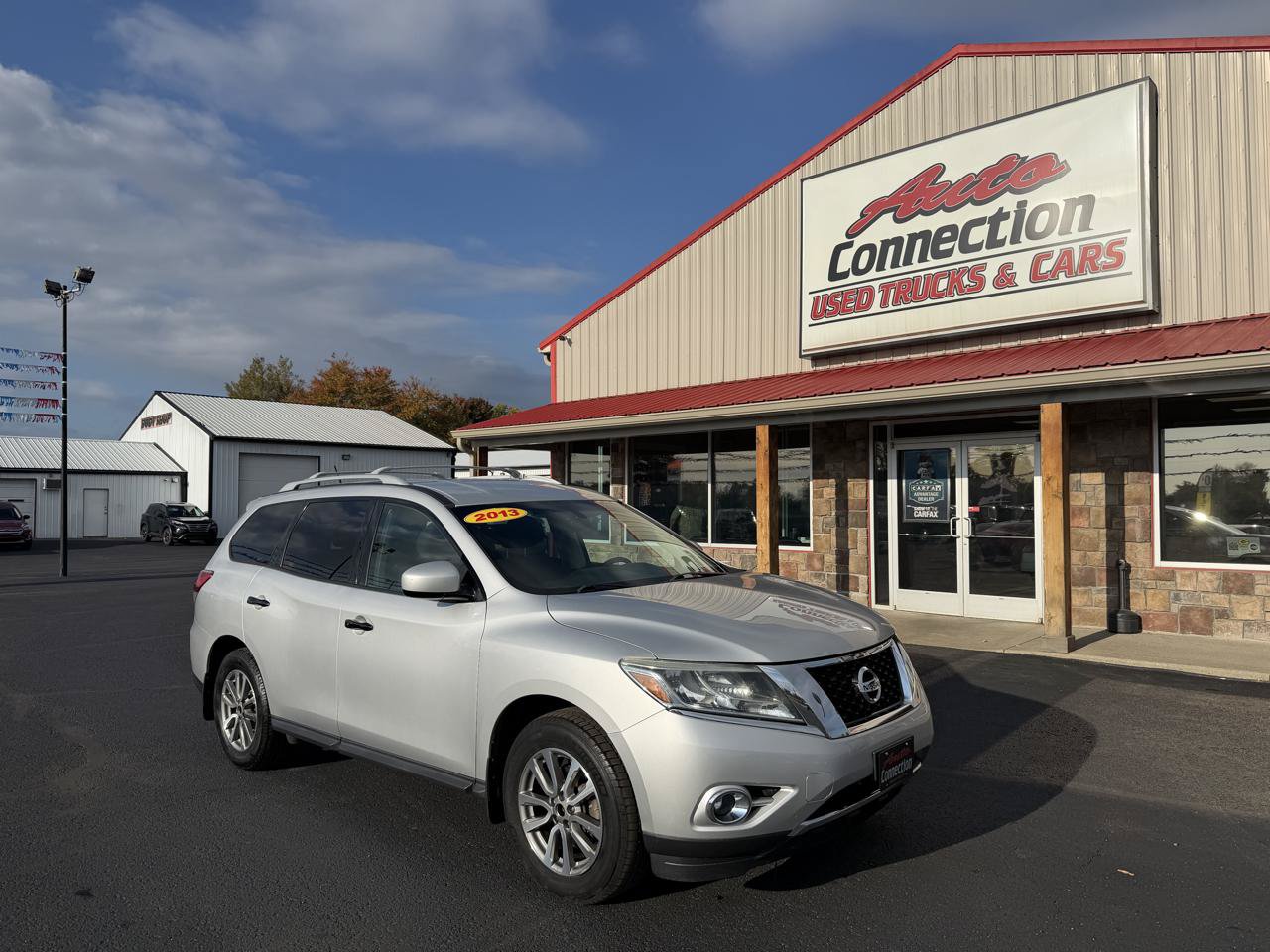 Used 2013 Nissan Pathfinder SV AWD/4WD image 1