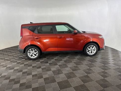 Used 2022 Kia Soul LX w/ Technology Package FWD image 6