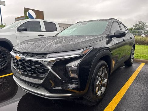 New 2026 Chevrolet Trax LT FWD image 1