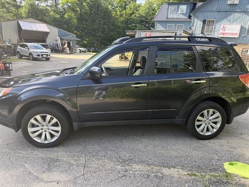 Used 2011 Subaru Forester 2.5X Premium AWD/4WD image 8
