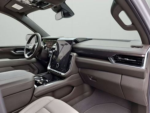New 2026 GMC Yukon XL Elevation AWD/4WD image 15