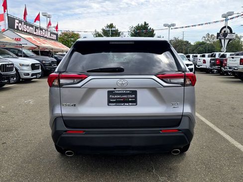 Used 2025 Toyota RAV4 XLE AWD/4WD image 5