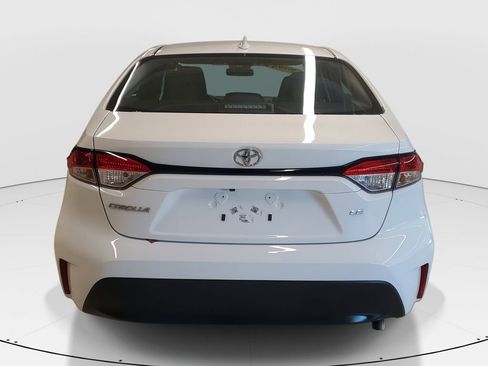Used 2025 Toyota Corolla LE image 6