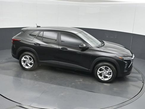 Used 2026 Chevrolet Trax LS w/ LS Convenience Package FWD image 43