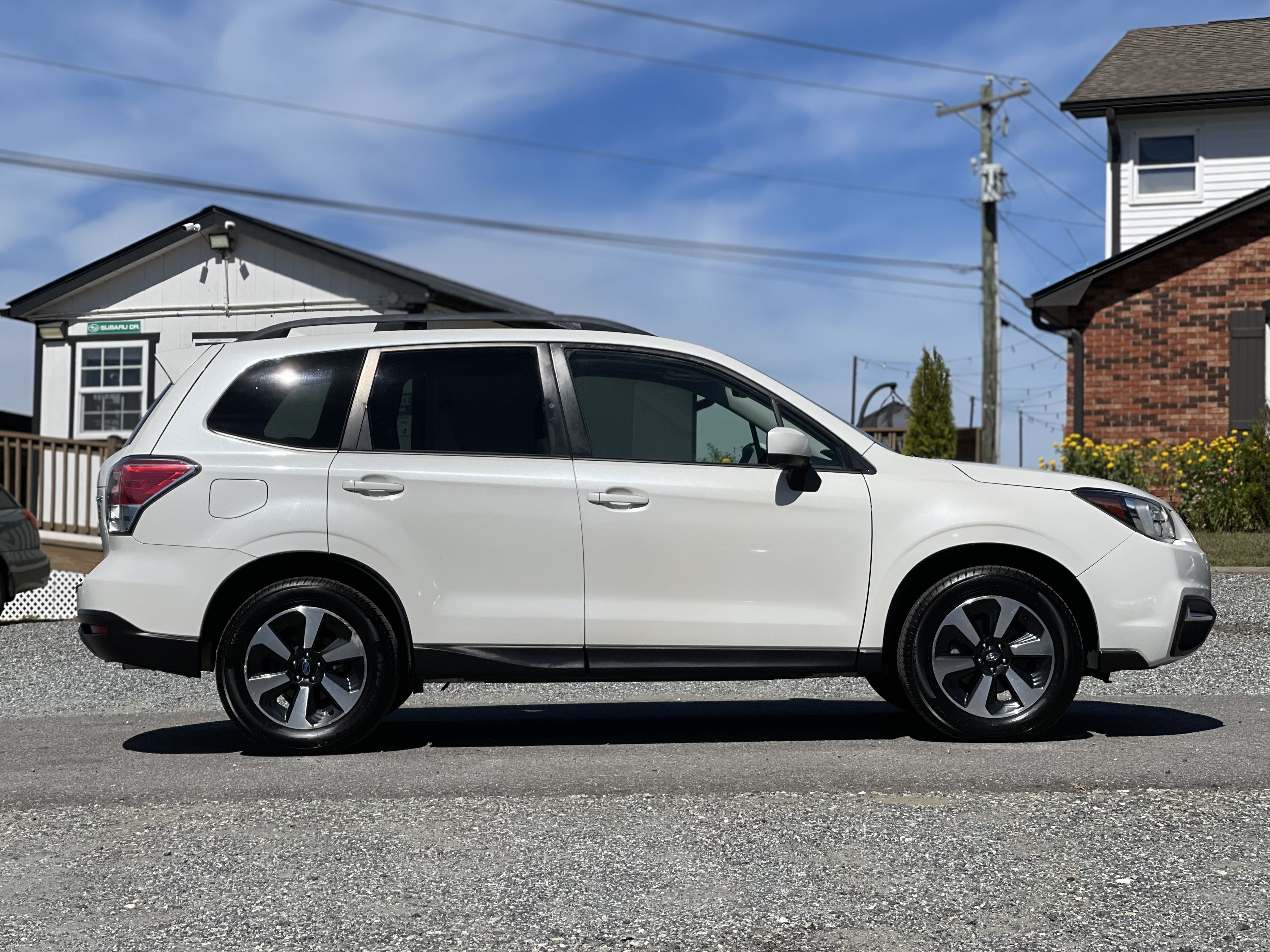 Used 2018 Subaru Forester 2.5i Premium w/ Popular Package #2A AWD/4WD image 2