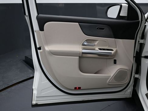 Used 2022 Mercedes-Benz GLA 250 w/ Premium Package Lite image 38