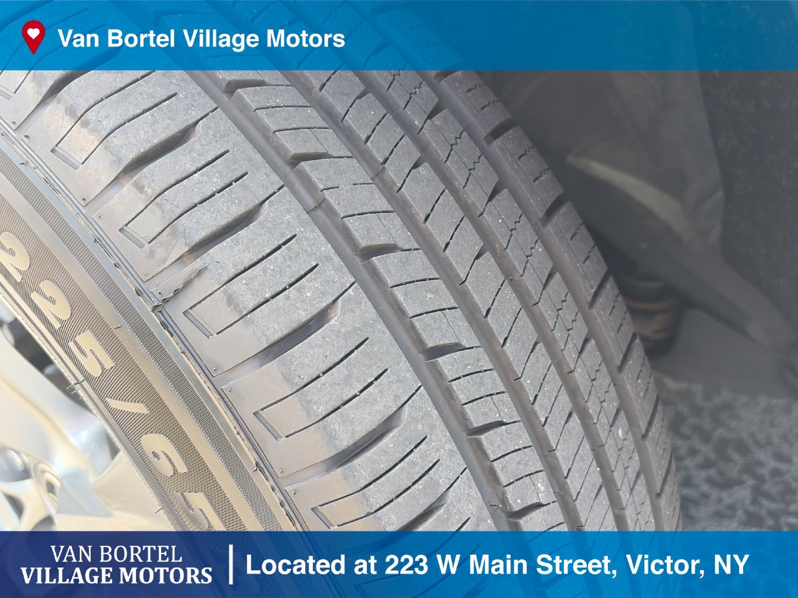 Used 2022 Toyota RAV4 LE AWD/4WD image 34