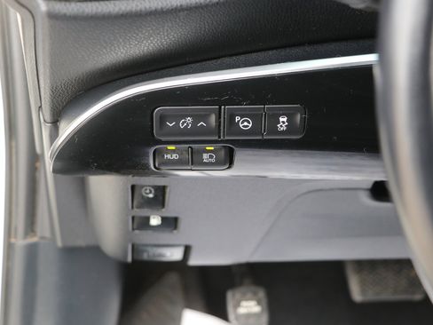 Used 2017 Toyota Prius Prime FWD image 12