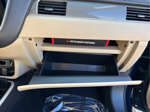 Used 2019 Mitsubishi Outlander SEL AWD/4WD image 41