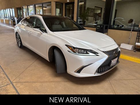 Used 2019 Lexus ES 350 w/ Premium Package image 2