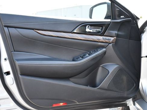 Used 2018 Nissan Maxima Platinum FWD image 14
