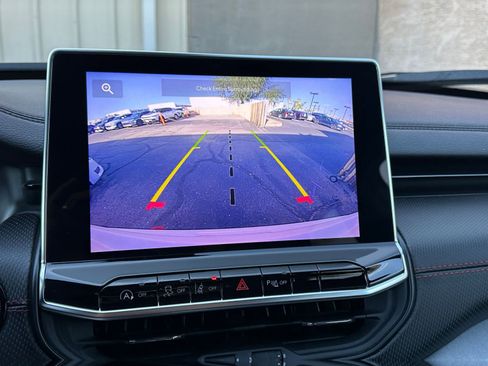 Used 2025 Jeep Compass Trailhawk w/ Trailer Tow Group image 17