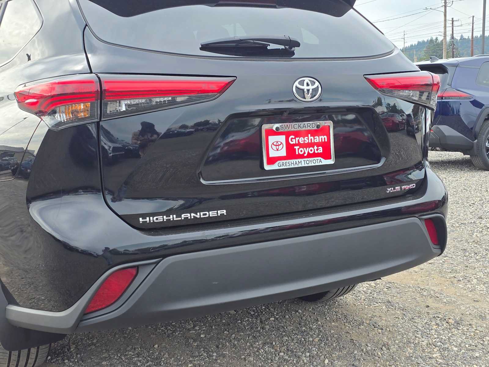 Used 2023 Toyota Highlander XLE AWD/4WD image 13