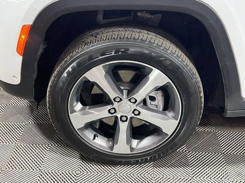 Used 2023 Jeep Grand Cherokee 4WD 4xe w/ Luxury Tech Group II image 27