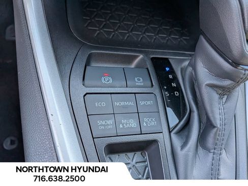 Used 2025 Toyota RAV4 XLE AWD/4WD image 19