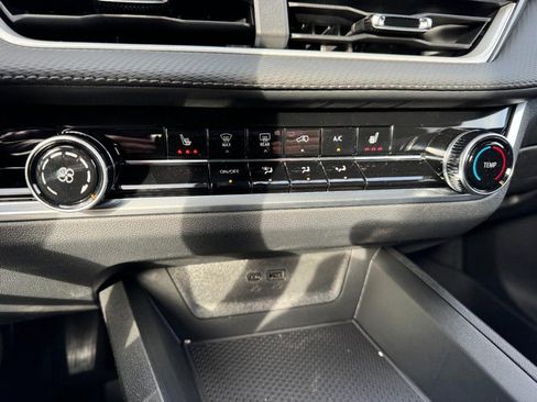 New 2026 Chevrolet Equinox LT image 38