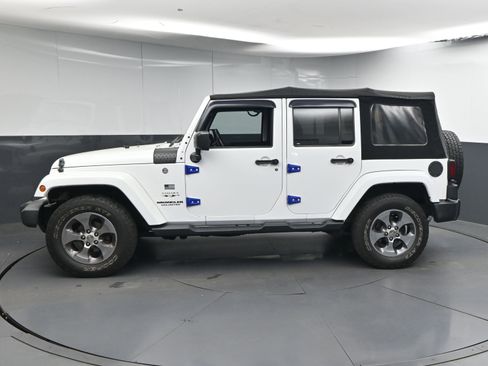 Used 2016 Jeep Wrangler Unlimited Sahara w/ Connectivity Group image 5