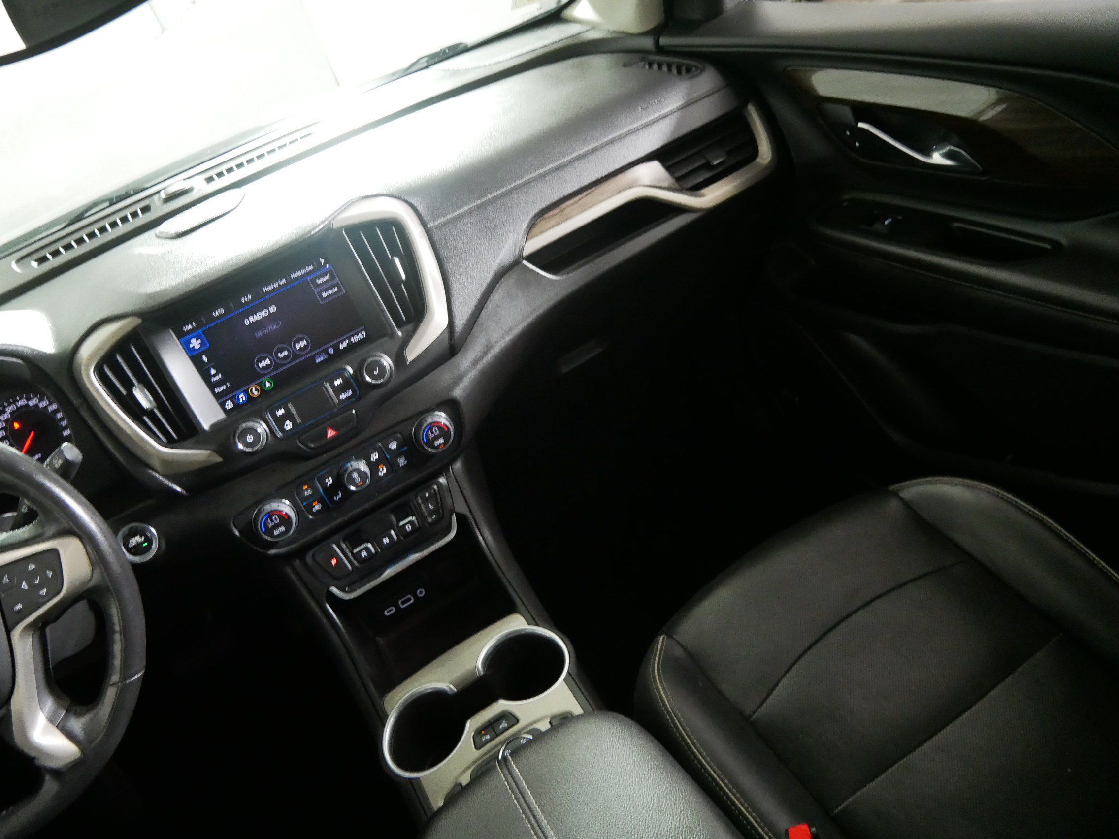 Used 2019 GMC Terrain Denali w/ GMC Pro Grade Package AWD/4WD image 11