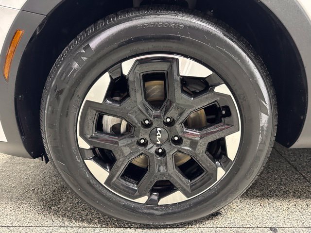 Used 2025 Kia Sorento S w/ Panoramic Sunroof Package FWD image 4
