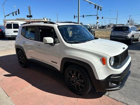 Used 2018 Jeep Renegade Altitude image 3