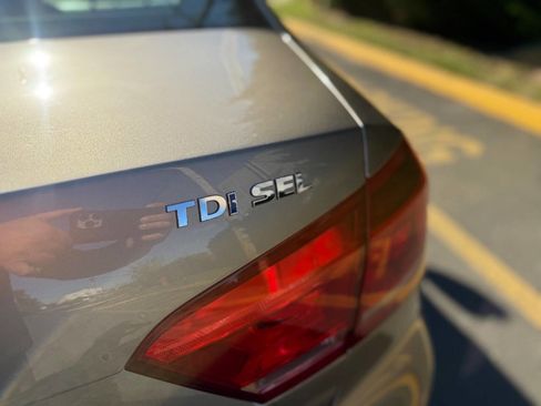 Used 2015 Volkswagen Passat TDI SEL Premium image 40