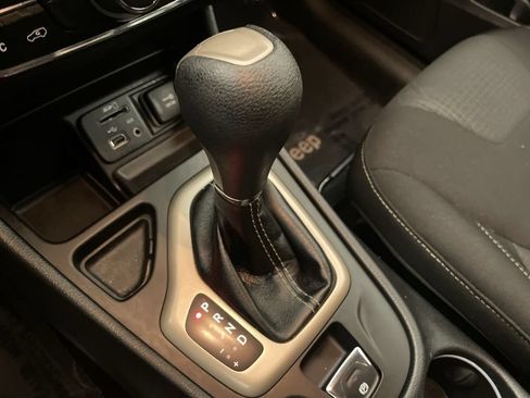 Used 2016 Jeep Cherokee Latitude FWD image 10