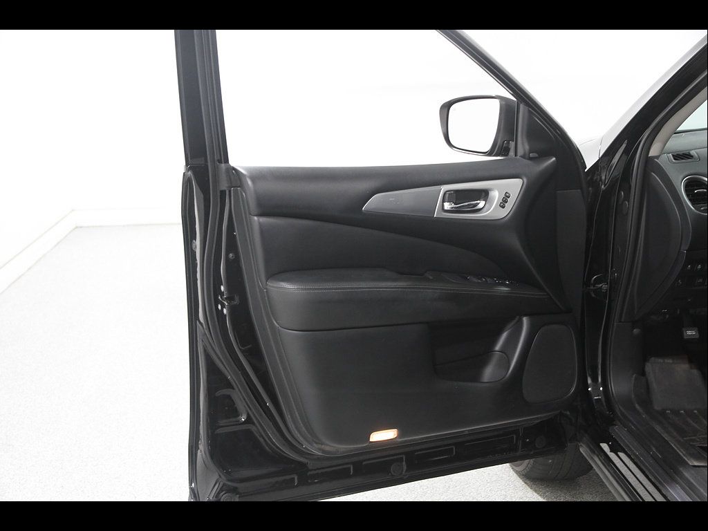 Used 2019 Nissan Pathfinder SL AWD/4WD image 4