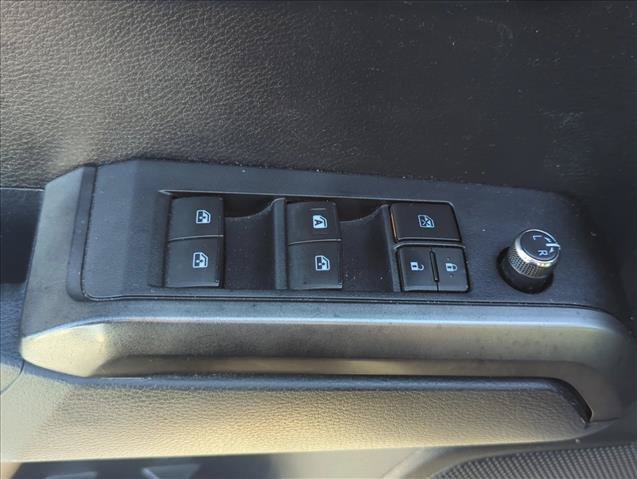 Used 2017 Toyota Tacoma SR5 w/ Tow Package RWD image 9