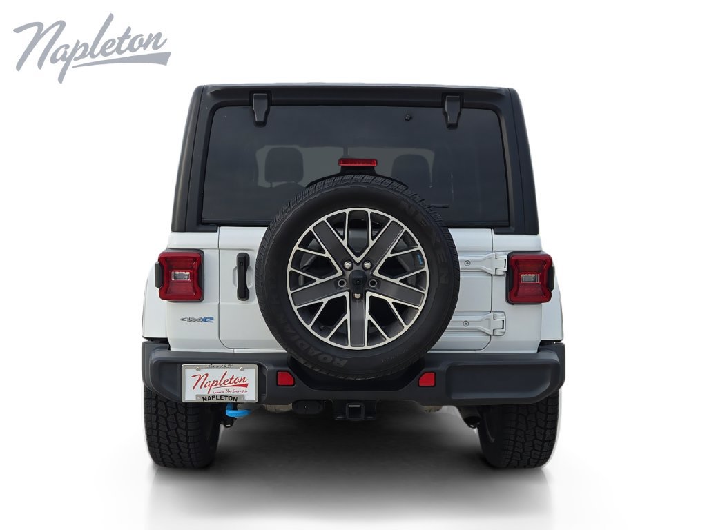 Used 2023 Jeep Wrangler Unlimited Sahara w/ Cold Weather Group AWD/4WD image 4