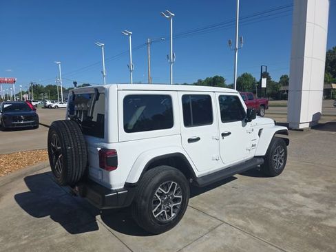 Used 2024 Jeep Wrangler Unlimited Sahara w/ Technology Group AWD/4WD image 5
