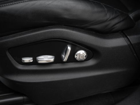 Used 2021 Porsche Cayenne Coupe image 22