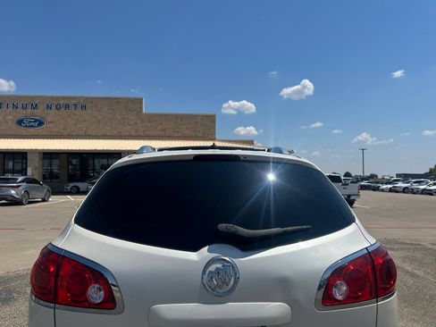 Used 2009 Buick Enclave CXL FWD image 4