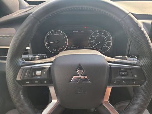 Used 2022 Mitsubishi Outlander SE FWD image 11