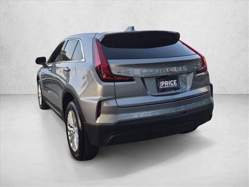 Used 2024 Cadillac XT4 Luxury w/ Cold Weather Package FWD image 8