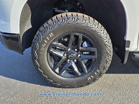 Used 2024 Chevrolet Silverado 1500 LT Trail Boss w/ Convenience Package II image 9