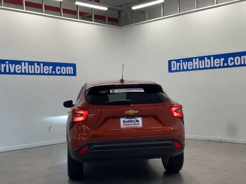 Used 2024 Chevrolet Trax LS w/ LS Convenience Package FWD image 9