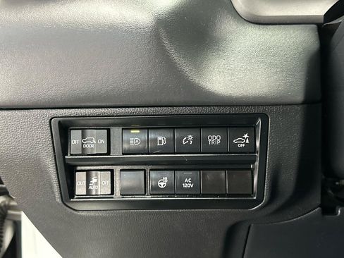 Used 2023 Toyota Sequoia Platinum AWD/4WD image 29