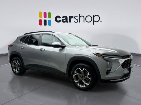 Used 2024 Chevrolet Trax LT w/ Sunroof Package image 7