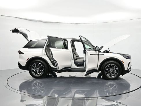 New 2026 Lincoln Nautilus Premier AWD/4WD image 59